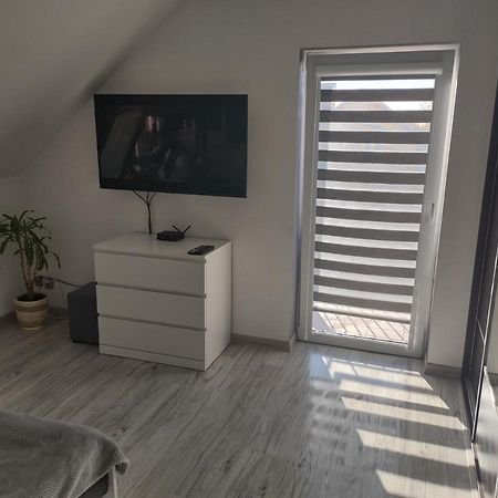 Pokoje Goscinne U Bosmana Dzwirzyno Bagian luar foto
