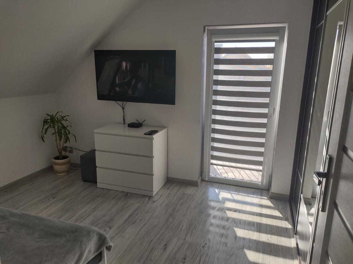 Pokoje Goscinne U Bosmana Dzwirzyno Bagian luar foto